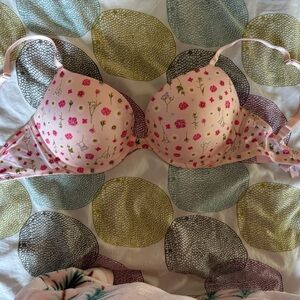 Victoria’s Secret push up 34 DD